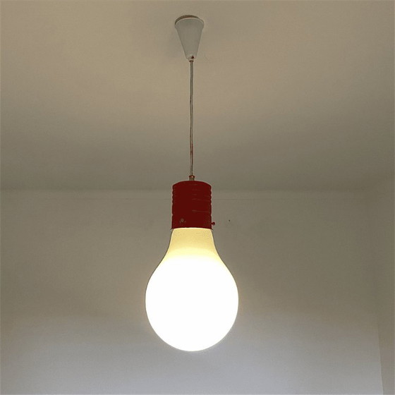 Lampada a sospensione arancione in vetro opalino a forma di lampadina Edison, stile Mid-Century Modern, anni (photo 7 of 10)