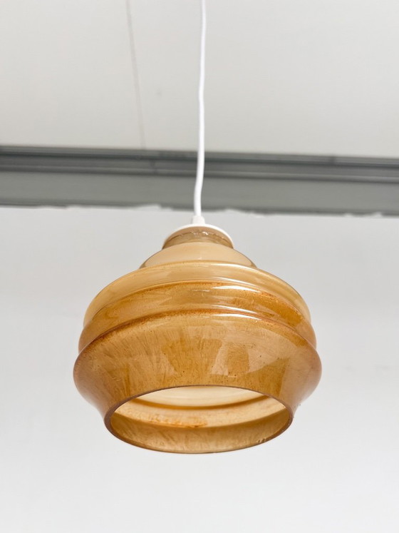 Cognackleurige vintage plafondlamp, 1960's – Hanglampen, Plastic (photo 3 of 6)