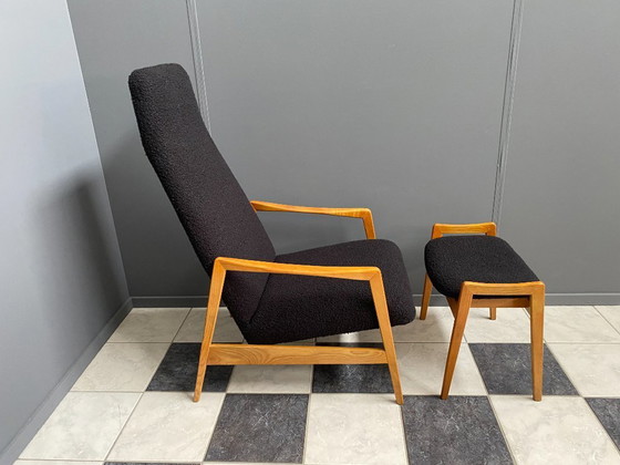 Image 1 of Fauteuil à dossier haut avec repose-pieds en bouclette noire, années 1970