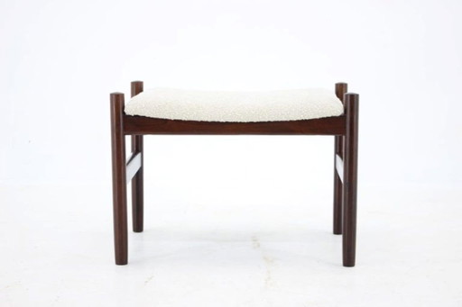 Taburete de madera restaurado de estilo danés moderno de mediados de siglo de la década de 1960 en bouclé blanco.