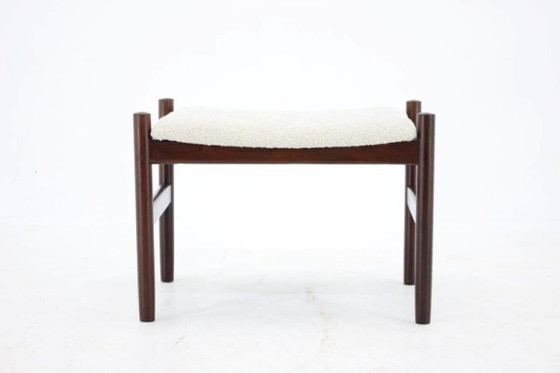 Image 1 of Taburete de madera restaurado de estilo danés moderno de mediados de siglo de la década de 1960 en bouclé blanco.