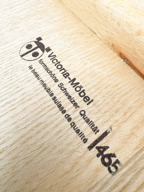 Image 1 of Set di 4 sedie a fuso dal design intramontabile di Victoria Furniture.