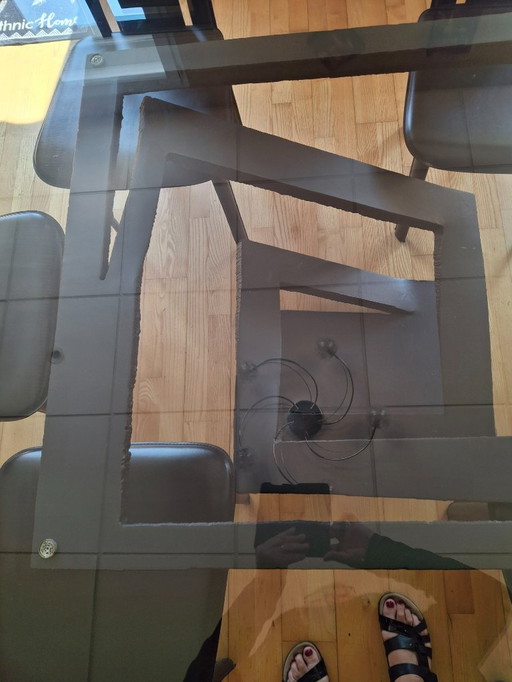 table de salle a manger dessus verre et peid en fer