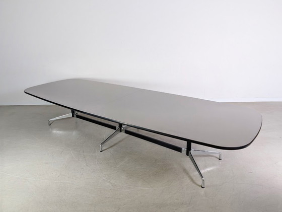 Image 1 of Mesa de conferencias Vitra, mesa segmentada, mesa de comedor Charles & Ray Eames