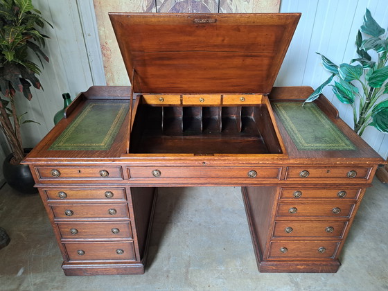 Image 1 of Klassischer antiker Schreibtisch, Schreibtisch mit Ledereinlage