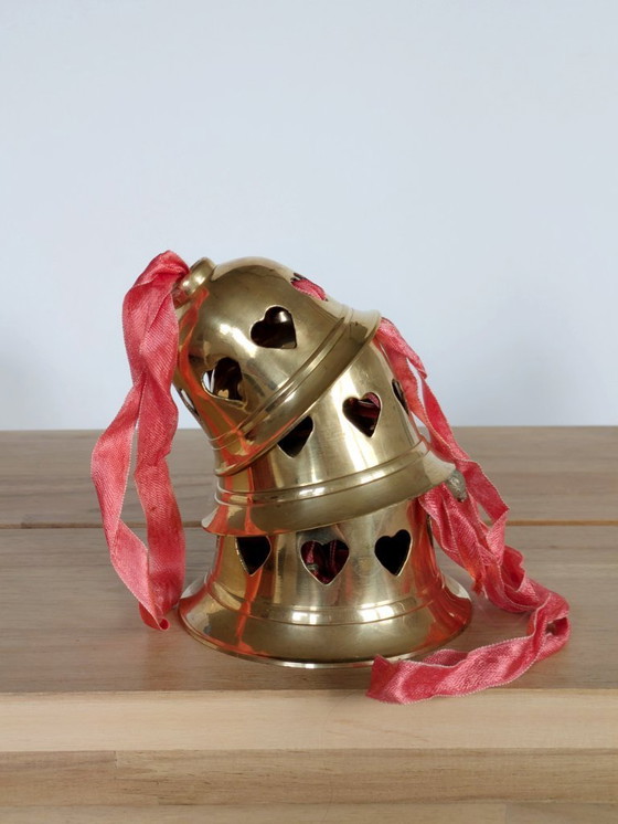 Image 1 of Set di 3 campanellini vintage in ottone scandinavi | Design a forma di cuore, decorazioni natalizie anni '80