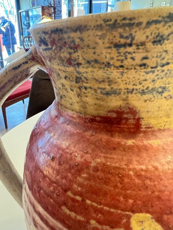 Image 1 of Een keramisch kunstwerk uit Mid Century met een sterk karakter: deze vintage kan uit de jaren 50/60 maakt indruk met zijn georga