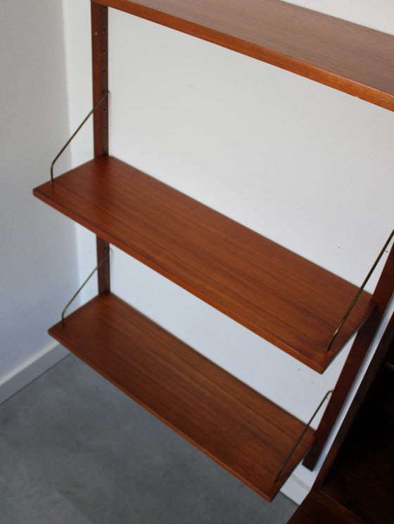 Image 1 of Modulares Wandsystem aus Teakholz mit Regalen