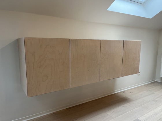 Image 1 of Entwurf eines schwebenden Wandschranks aus Birkensperrholz