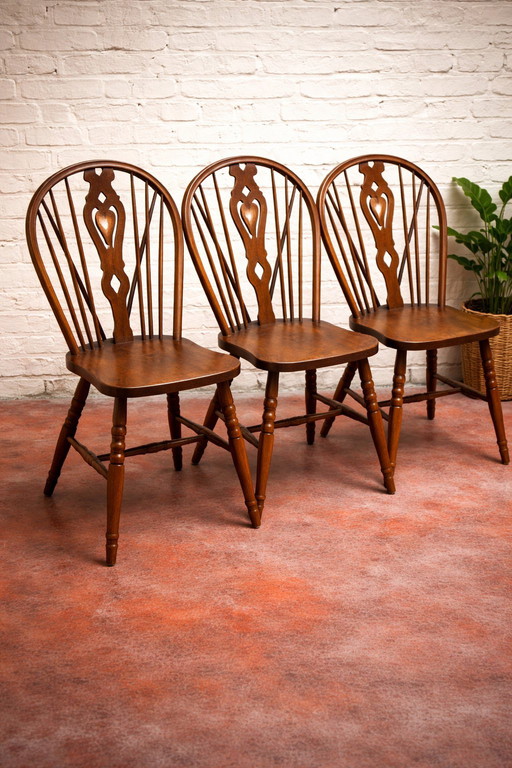 Prachtige Set van 3 Originele Engelse 'Wheelback' Windsor Stoelen | Massief Hout | Harlequin-Collectie | Tijdloos Ambacht