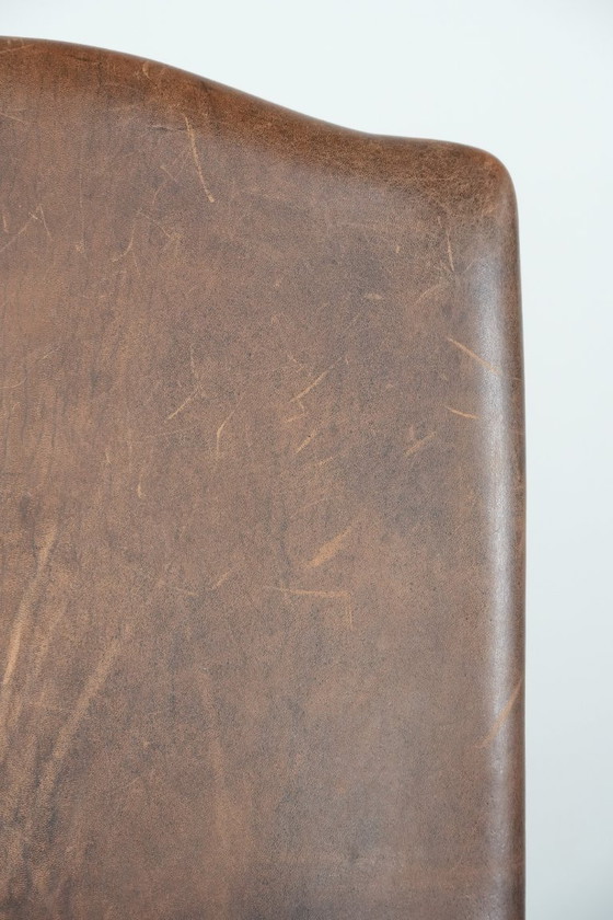 Image 1 of 8 x Tijdloze vintage schapenleren eetkamerstoel met karakter