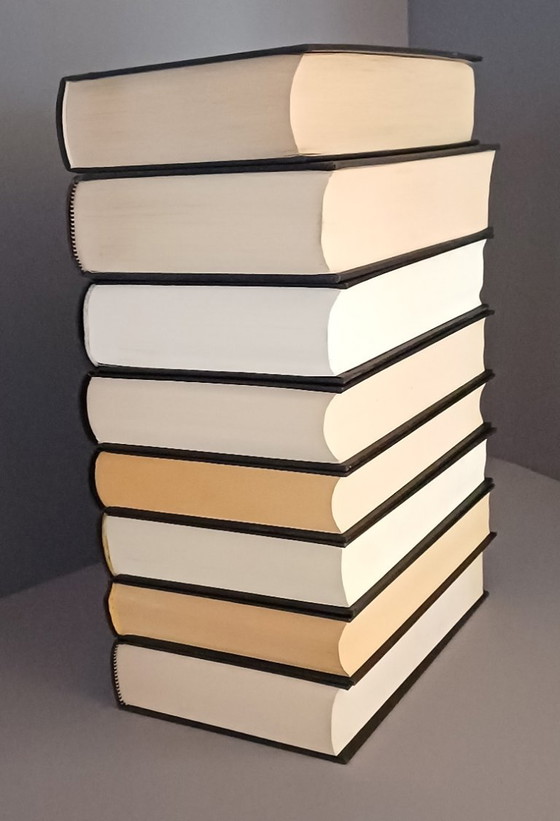 Dekorative Bibliothek | 8 Schwarze Gebundene Bücher | Schwarz & Gold – Kaffeetisch-Bücher, Paper (photo 7 of 8)