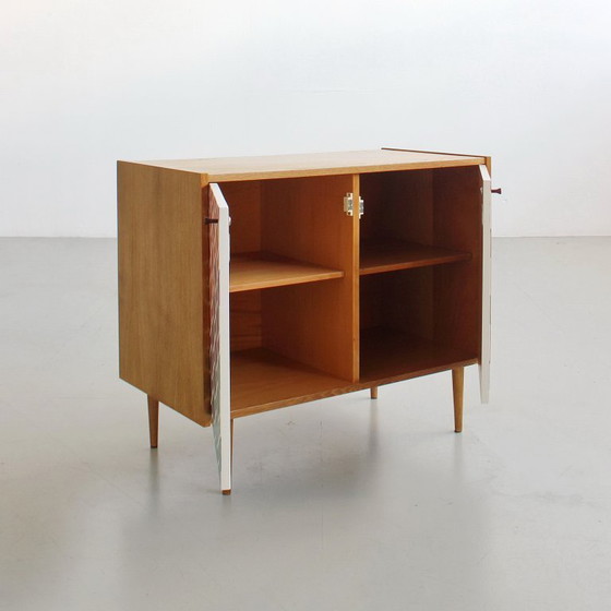 Image 1 of Kast uit het midden van de 20e eeuw met een handgeschilderd geometrisch patroon, kleurrijke vintage uit de jaren 60.