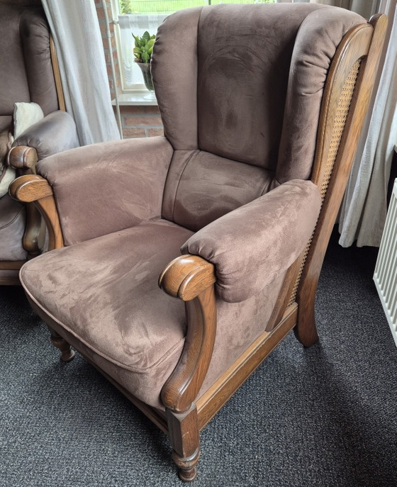 Image 1 of Klassieke stoffen oorfauteuil in goede staat.