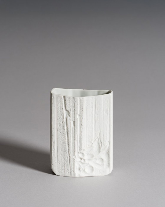 Image 1 of Hutschenreuther Vase aus mattem Biskuitporzellan, WGP Mond- oder Rindenrelief im Op-Art-Stil, MCM