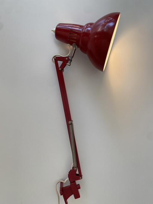 Lámpara de pared Luxo L-9 para arquitectos: un diseño escandinavo icónico.