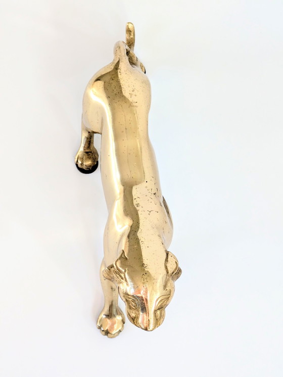 Image 1 of Statuetta vintage in ottone massiccio raffigurante una leonessa o una tigre | Scultura di metà secolo | Lunghezza 24,5 cm