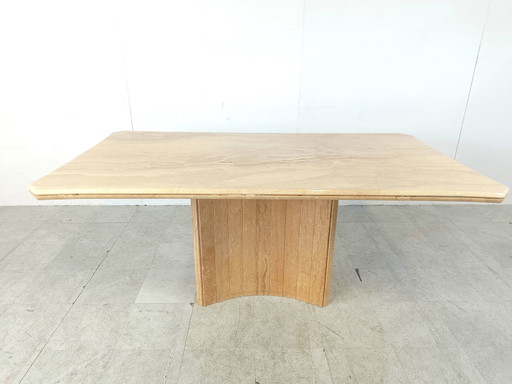 Table de salle à manger vintage en travertin