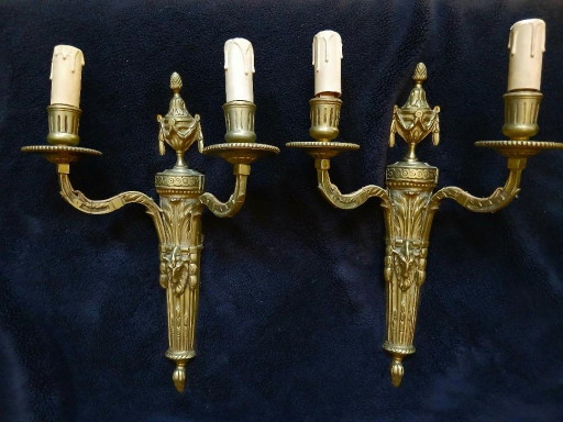 2 o 3 apliques de pared de bronce de estilo Luis XVI, Imperio o neoclásico. – wandlampen, Bronze