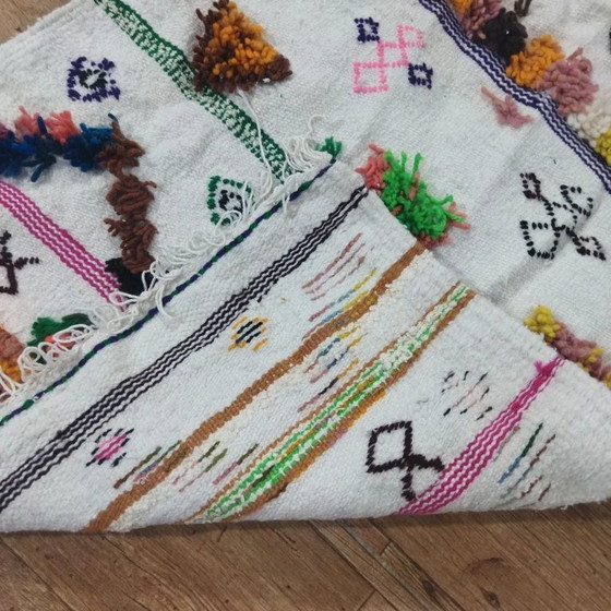 Image 1 of Mehrfarbiger Azilal-Teppich – getuftete Berbermuster / Mehrfarbiger Azilal-Teppich (142×68 cm)