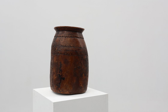 Image 1 of Zeldzame rustieke vaas in wabi sabi-stijl van massief hout, Frankrijk 1800