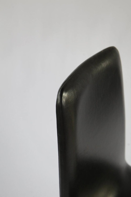 Par de sillas giratorias de vinilo negro, década de 1970. – Sillas de comedor, Skai (photo 4 of 8)