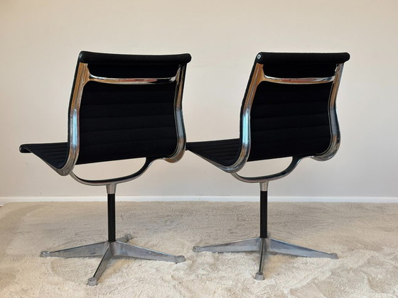 Image 1 of Chaises en aluminium modèle EA 105, conçues par Eames pour Herman Miller, années 1970, lot de 2