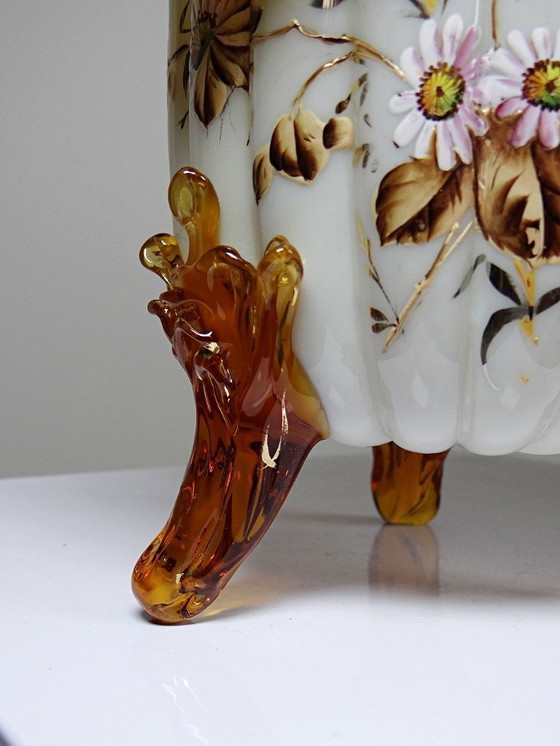 Image 1 of Antike Dreifußvase, Opalglas, glasiert, 19.-20. Jahrhundert, viktorianischer Stil