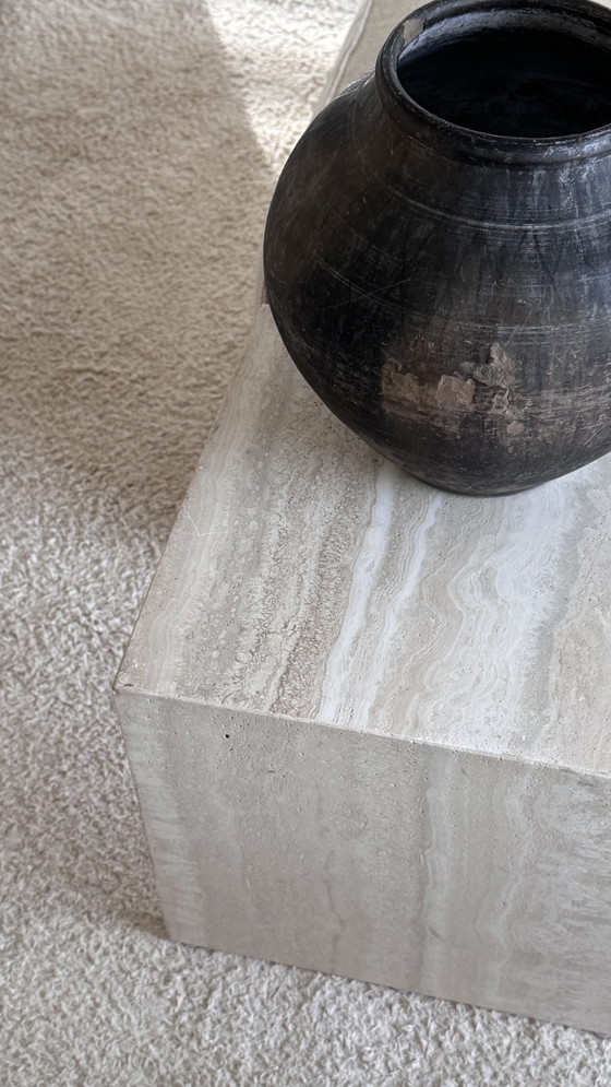 Image 1 of 2 Travertine side tables made of natural stone - Minimalist design, timelessly elegant
