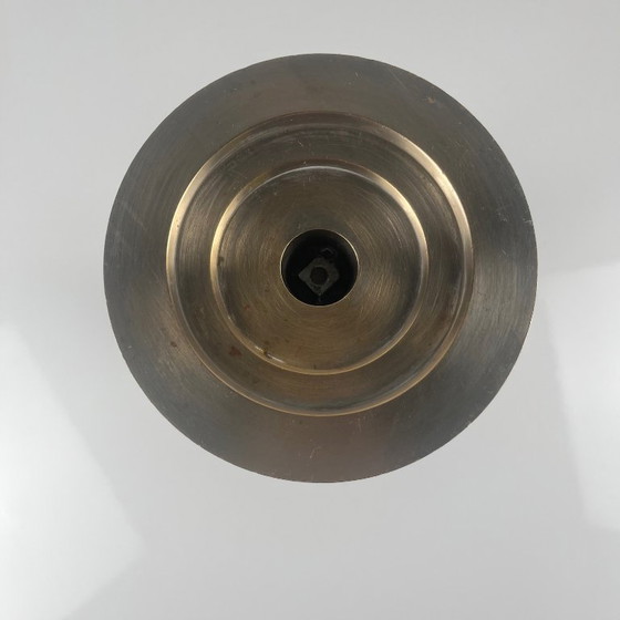 Image 1 of Excepcional dúo de candelabros con forma de campana y reloj de arena, estilo posmoderno-memphis, metal, 1980.