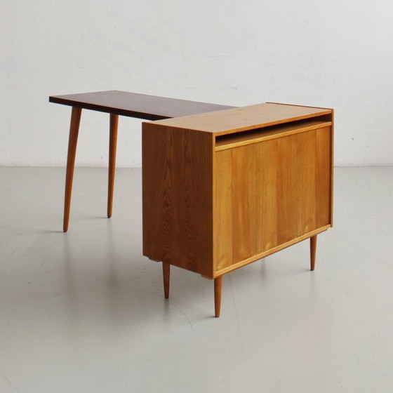 Image 1 of Bureau met kast uit het midden van de 20e eeuw, jaren 60, Tsjecho-Slowakije, vintage, volledig gerestaureerd.