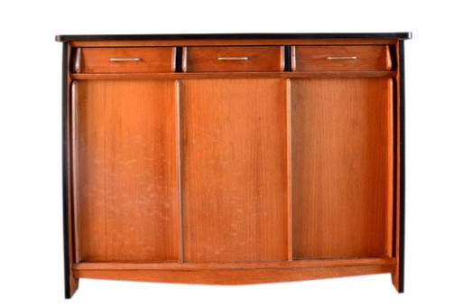 Vintage 1950s wood and pink fuchsia and black Formica sideboard, 130x50x100cm – dressoirs, Metal