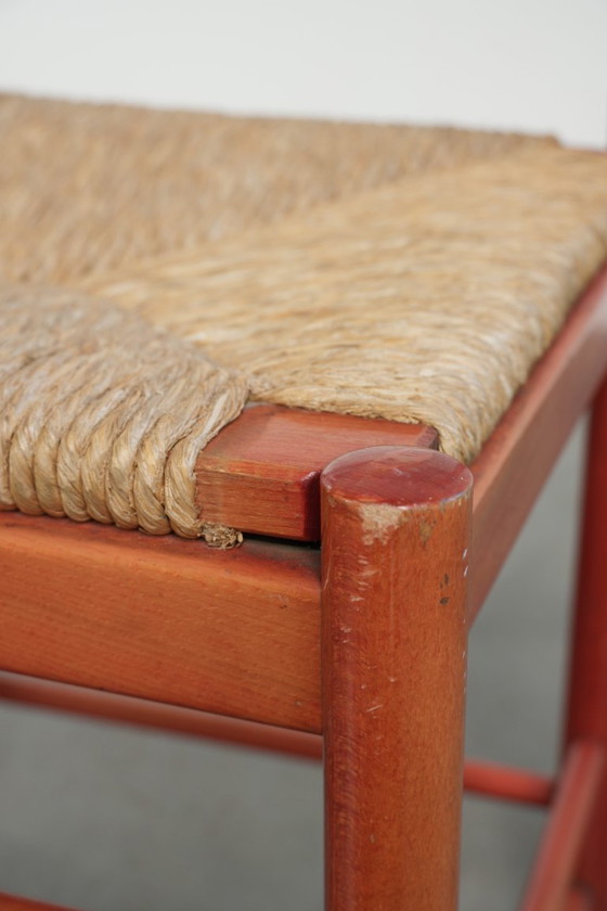Image 1 of 2 x Leuk rood vintage houten stoeltje uit de jaren ’70 met een gevlochten rieten zitting