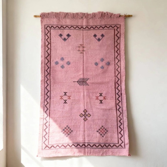 Tapis marocain rose sabra 100x150 cm – tenture murale en soie de cactus tissée à la main – Wool, Cotton (photo 2 of 5)