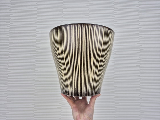 Image 1 of Pot de fleurs XXL en céramique des années 1950. Jardinière vintage « Zèbre ».