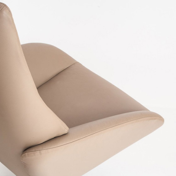 Sillón de piel con reposapiés. Modelo Lotus. Fabricante: Kebe. ​​Dinamarca. – Sillones reclinables, Leather (photo 10 of 13)