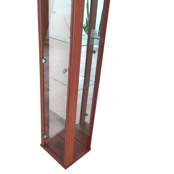 Image 1 of Leenbakker - vetrina in truciolato da ristrutturare