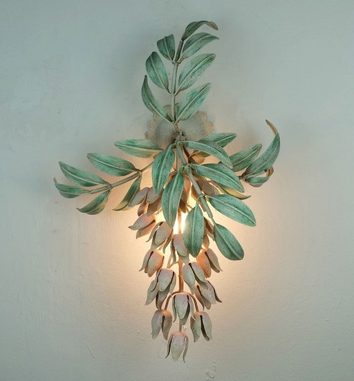 Lámpara de pared vintage florentina de glicina, metal, estilo Hollywood Regency, Italia, años 70 y 80.