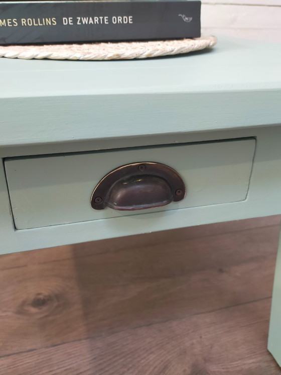 Image 1 of Table carrée avec tiroir