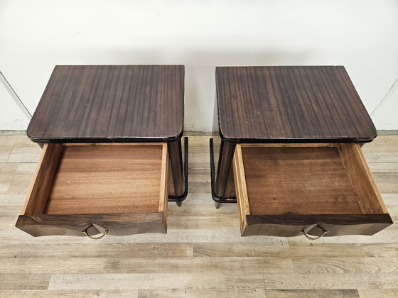 Coppia di comodini in mogano anni '50 con anta e cassetto, Legno, Metallo, Marrone, Vintage (foto 14 di 15)