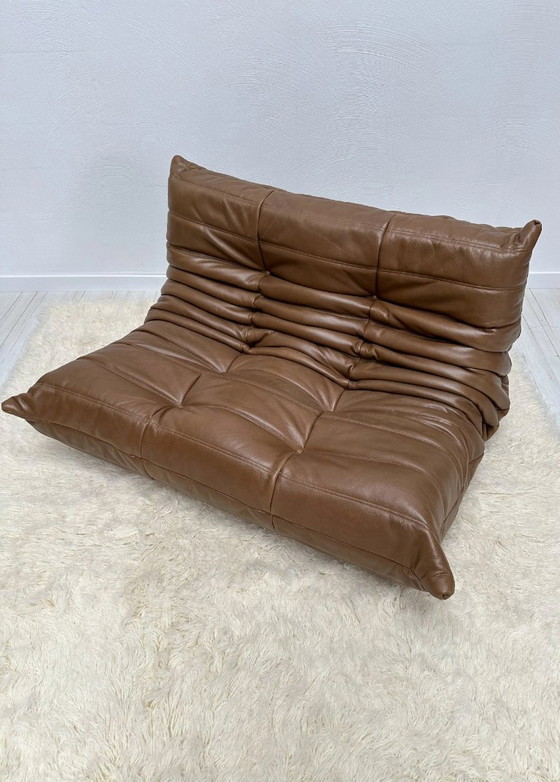 Image 1 of Canapé 2 places Togo Ligne Roset Original Vintage, signé Michel Ducaroy, en cuir marron