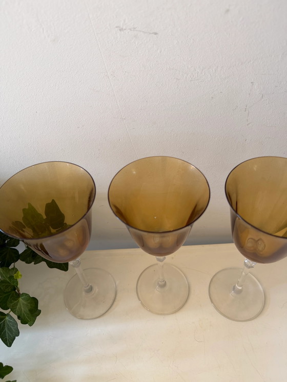 Set of 3 amber-colored wine glasses – Glass & Decanter, Vintage (photo 4 of 4)
