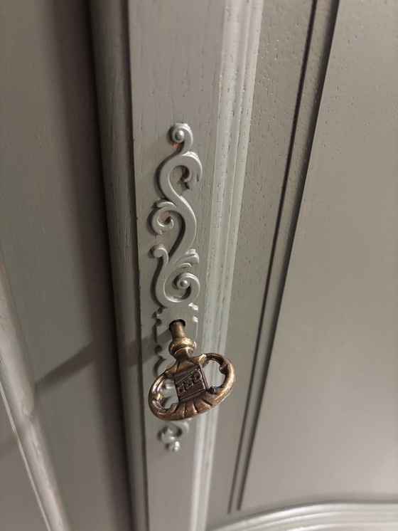 Image 1 of Brocante kledingkast