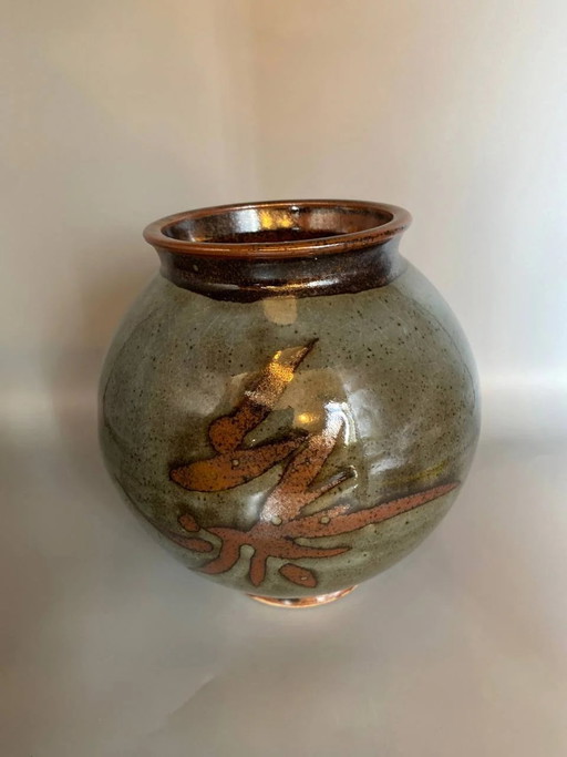 Studio Stoneware Ball Vase – Stylized Botanical Decor – Signed Ceramic – France & Daverkosen, servies, Vintage