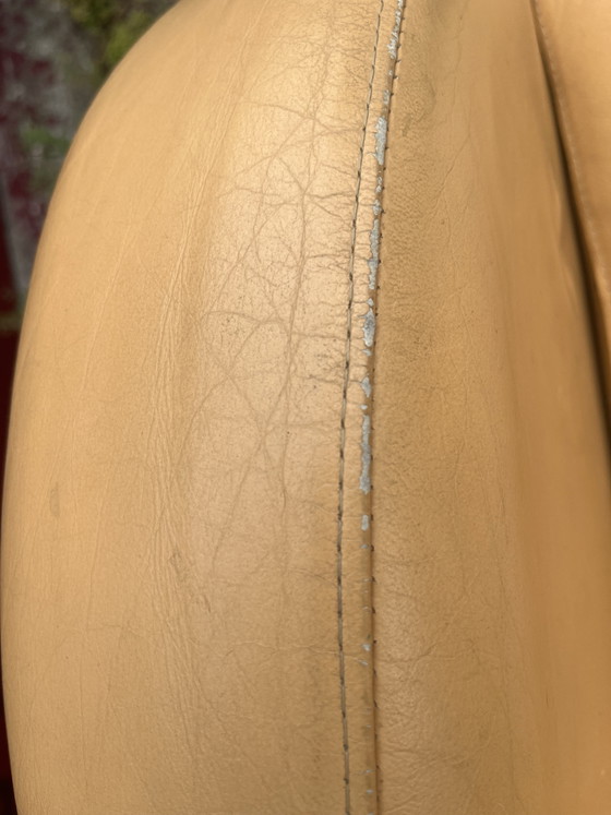 Image 1 of Fauteuil sculptural rare « Escargot » – Cuir jaune – Style Art déco

