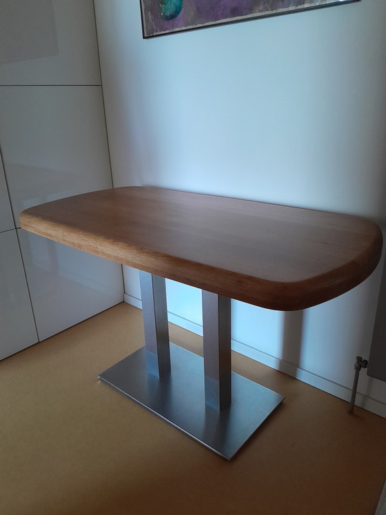 Mesa de comedor de roble con patas de metal. – Mesas de comedor, Wood (photo 6 of 6)
