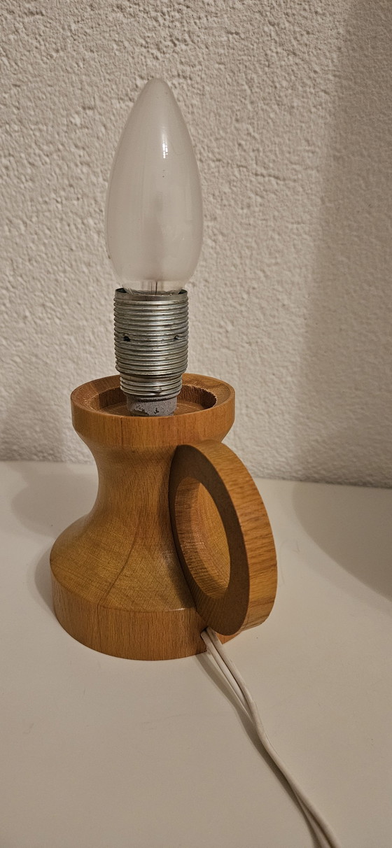 Image 1 of Lámpara de sobremesa de madera escandinava con bola de cristal