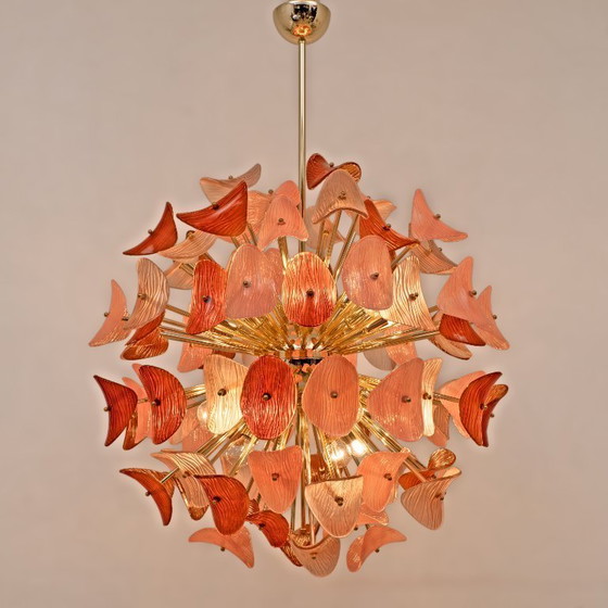 Image 1 of Italiaanse Sputnik-kroonluchter in roze en robijnrood Murano-glas en messing