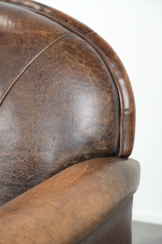 Image 1 of Fauteuil vintage en peau de mouton avec du caractère