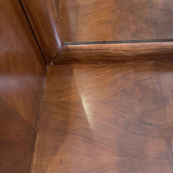 Image 1 of Toletta - Mobiletto da ingresso impiallacciato in noce, 1940